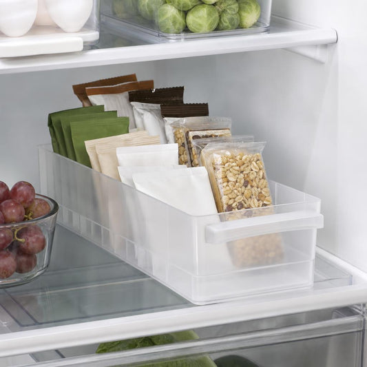 Refrigerator organizer bin with handle
